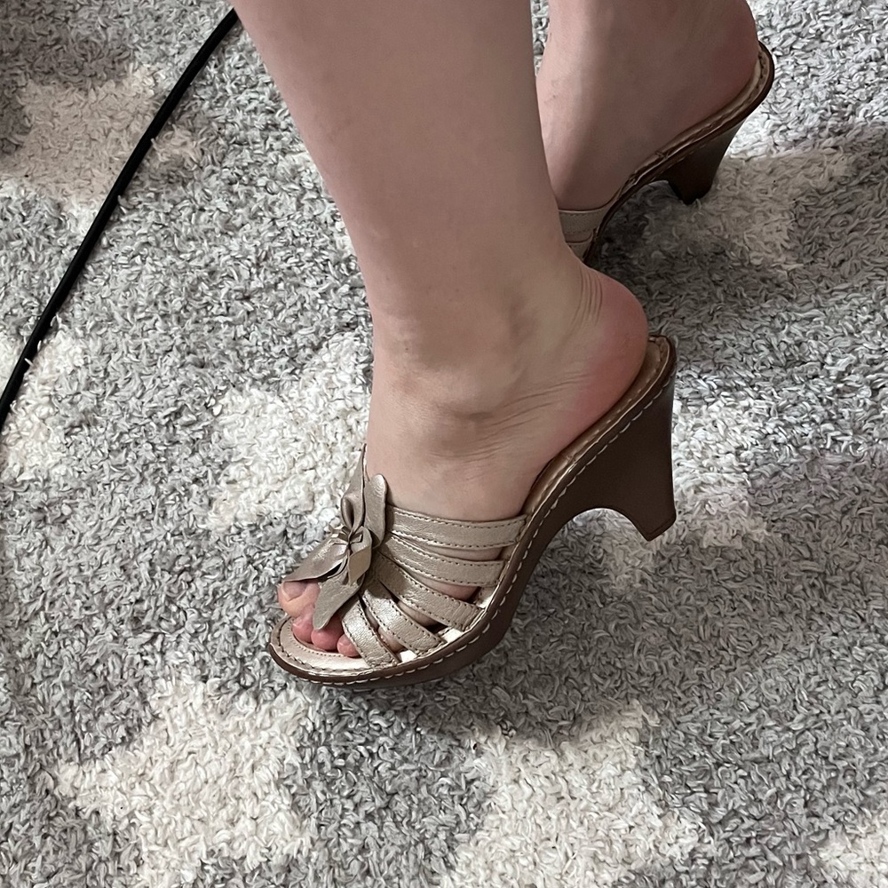 ‼️NEW‼️b.o.c. Tan Heels with Cushioned Comfort